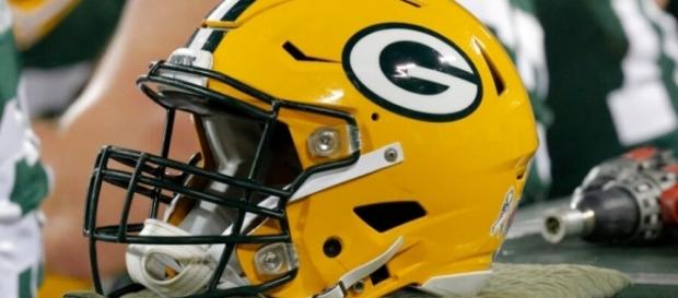Jason Spriggs And Johnathan Calvin Scuffle At Packers OTAs - fanragsports.com Jason Spriggs And Johnathan Calvin Scuffle At Packers OTAs - fanragsports.com