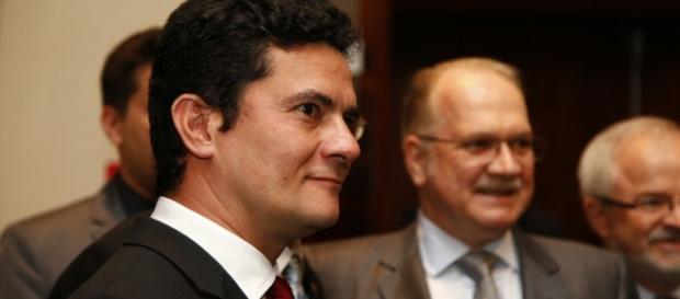 Sérgio Moro recebe do STF cinco pedidos de investigação contra Lula Sérgio Moro recebe do STF cinco pedidos de investigação contra Lula