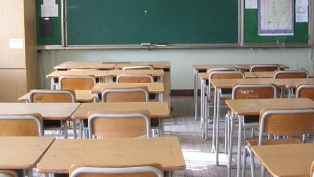 Le certificazioni che occorre allegare alla domanda per l'inserimento nelle graduatorie di istituto