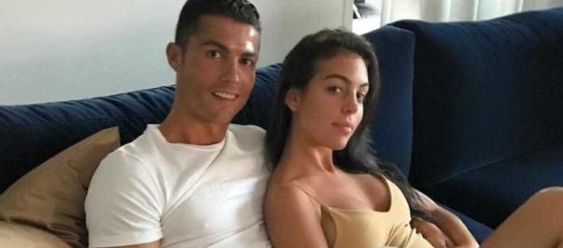Cristiano Ronaldo seria pai de gêmeos que teriam nascidos de barriga de aluguel ( Foto: Reprodução) Cristiano Ronaldo seria pai de gêmeos que teriam nascidos de barriga de aluguel ( Foto: Reprodução)