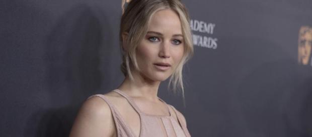 Jennifer Lawrence plane made an emergency landing due to engine failure. Photo - hindustantimes.com Jennifer Lawrence plane made an emergency landing due to engine failure. Photo - hindustantimes.com