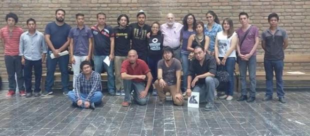 Jóvenes en el Taller de Poesía de Óscar Oliva (Archivo del taller). Jóvenes en el Taller de Poesía de Óscar Oliva (Archivo del taller).