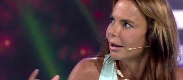 La peineta de Leticia Sabater a Sandra Barneda La peineta de Leticia Sabater a Sandra Barneda