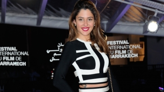 Coralie a embrassé son nouveau chéri !