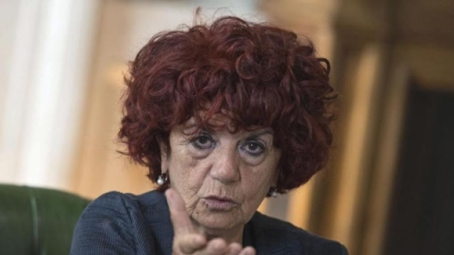 Il piano di Fedeli: “Scuole aperte anche in estate” - La Stampa - lastampa.it