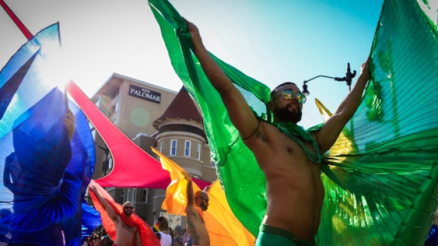 Multi-colorate coreografie sono state al centro di ogni carro che sfilava nella parata. Foto Elisa Parrino