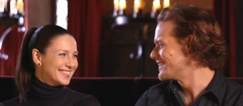 Sam Heughan and Caitriona Balfe are reportedly dating secretly. Photo by Entertainment Tonight/YouTube Screenshot