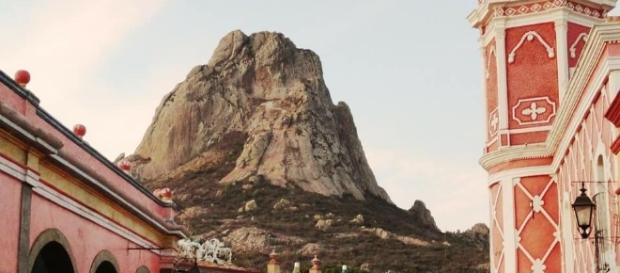 Peña de Bernal, un pueblo mágico de México Peña de Bernal, un pueblo mágico de México