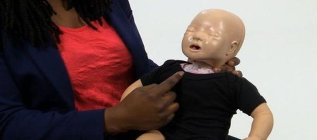 Com os procedimentos corretos, é possível salvar a vida de uma criança (Foto/Google) Com os procedimentos corretos, é possível salvar a vida de uma criança (Foto/Google)