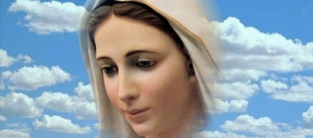 Existem vários relatos de aparições de Nossa Senhora Existem vários relatos de aparições de Nossa Senhora