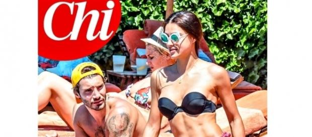 Gossip: Stefano De Martino paparazzato a Capri con Desirée Popper. Gossip: Stefano De Martino paparazzato a Capri con Desirée Popper.