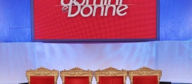 Il palcoscenico di Uomini e Donne Il palcoscenico di Uomini e Donne
