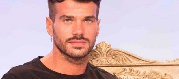 La reazione della redazione di Uomini e donne al 'caso Sona' La reazione della redazione di Uomini e donne al 'caso Sona'