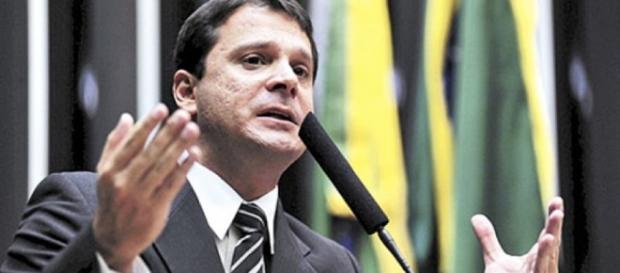 Senador defende concurso para ministros do STF, STJ e TCU Senador defende concurso para ministros do STF, STJ e TCU