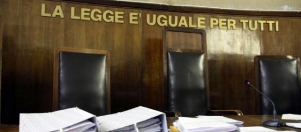 Sentenza storica: 2 pm sono stati condannati al risarcimento danni per l'inerzia nel caso di una donna uccisa dal marito malgrado 12 denunce.. Sentenza storica: 2 pm sono stati condannati al risarcimento danni per l'inerzia nel caso di una donna uccisa dal marito malgrado 12 denunce..