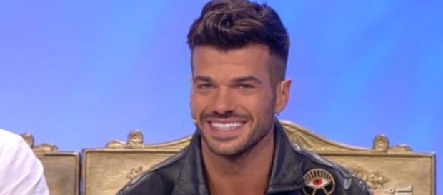 Trono Gay: Claudio Sona nei guai Trono Gay: Claudio Sona nei guai