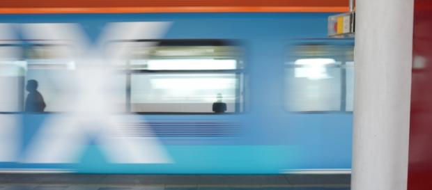 Vagón del Metro de la Ciudad de México en movimiento Vagón del Metro de la Ciudad de México en movimiento