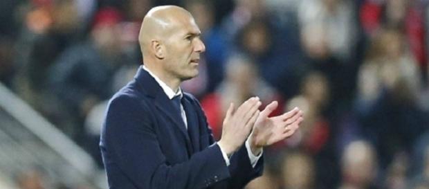 Zidane marca las prioridades a Florentino Pérez Zidane marca las prioridades a Florentino Pérez
