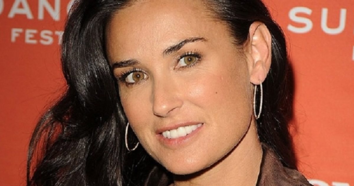 Demi Moore blames stress for losing her teeth