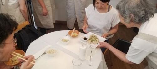 This pop-up restaurant in Japan has been making headlines for their unique concept of hiring waiters with dementia. (Image Source: Mizuho Kudo)