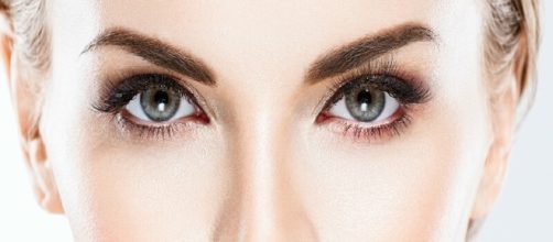 How To Get Thicker Eyebrows? Home Remedies To Grow Eyebrows Naturally - liveitbeautiful.com
