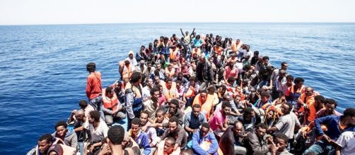 Migranti: ancora problemi per l'UE e il caso Raggi.