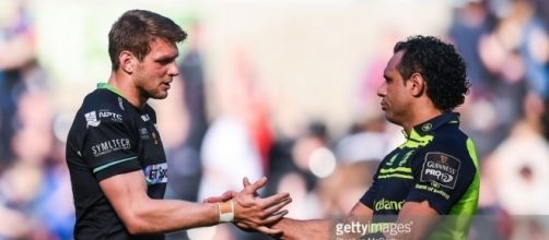 Ospreys' Dan Biggar, in the aftermath of missing a late kick at goal, groggily congratulates Leinster's Isa Nacewa - dai-sport.com