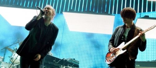 Thom Yorke e Johnny Greenwood sul palco.