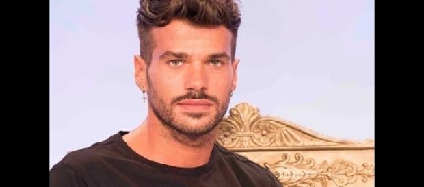 Claudio Sona fidanzato a ''Uomini e Donne'': le parole della redazione. Claudio Sona fidanzato a ''Uomini e Donne'': le parole della redazione.