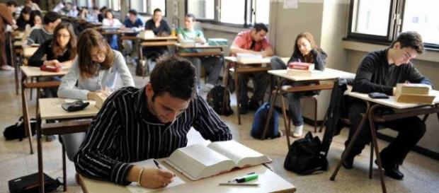 Esami di Stato 2017: dove sedersi e metodi per copiare durante gli esami Esami di Stato 2017: dove sedersi e metodi per copiare durante gli esami