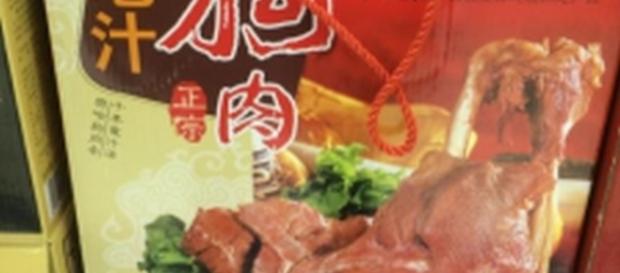La scatoletta Carrefour contenente carne di cane La scatoletta Carrefour contenente carne di cane