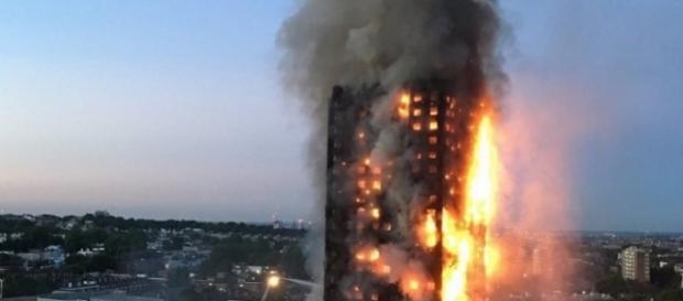 Londres : Un gigantesque incendie fait plusieurs morts Londres : Un gigantesque incendie fait plusieurs morts