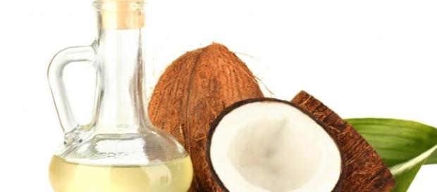 O óleo de coco é um alimento com muitos benefícios para a saúde O óleo de coco é um alimento com muitos benefícios para a saúde
