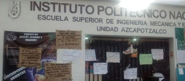 Pancartas en la puerta de la ESIME Azcapotzalco, la cual permanece en paro. Pancartas en la puerta de la ESIME Azcapotzalco, la cual permanece en paro.