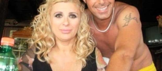 Tina Cipollari: il figlio alle prese con la sua prima campagna pubblicitaria Tina Cipollari: il figlio alle prese con la sua prima campagna pubblicitaria