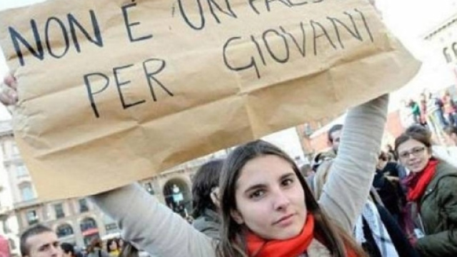 Giovani Italiani costretti a lasciare il Paese per lavorare