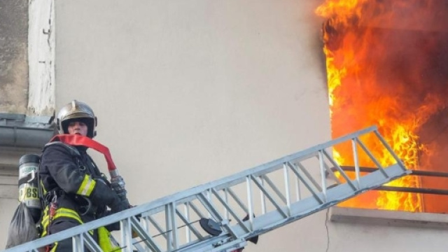 Incendio alla Grenfell tower di Londra, ci sono morti.