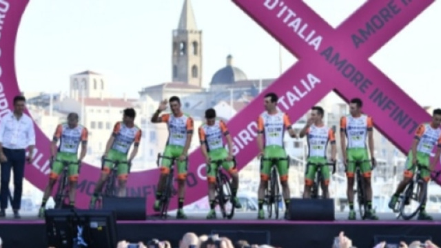 La Bardiani alla presentazione delle squadre del Giro d'Italia