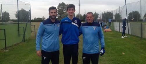 Il portiere Failla insieme ai due preparatori biancocelesti, Adalberto Grigioni e Matteo Bonavolontà.