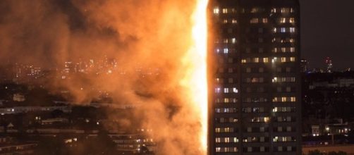 Londra non conosce pace: dopo gli attacchi terroristici, il terribile incendio della Grenfell Tower