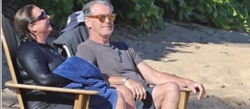 Pierce Brosnan and wife Keely Shaye Smith enjoyed a beach vacation in Hawaii. Photo - YouTube Channel/DailyRead