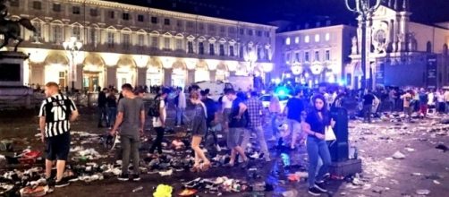Torino: piazza San Carlo dopo l'assurda follia collettiva divampata durante la finale di Champions League