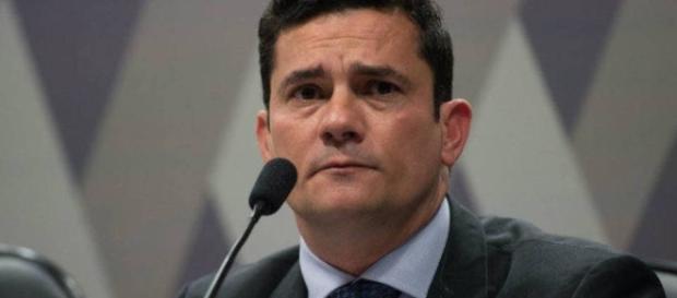 Decisão de ministro do Supremo, tira familiar de Lula das mãos do juiz Sérgio Moro. ( Foto: Reprodução) Decisão de ministro do Supremo, tira familiar de Lula das mãos do juiz Sérgio Moro. ( Foto: Reprodução)
