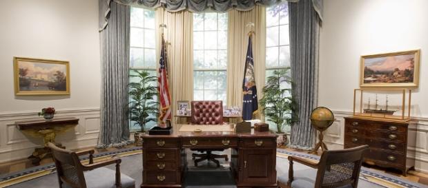 File:Bush Library Oval Office Replica.jpg - Wikimedia Commons - wikimedia.org File:Bush Library Oval Office Replica.jpg - Wikimedia Commons - wikimedia.org