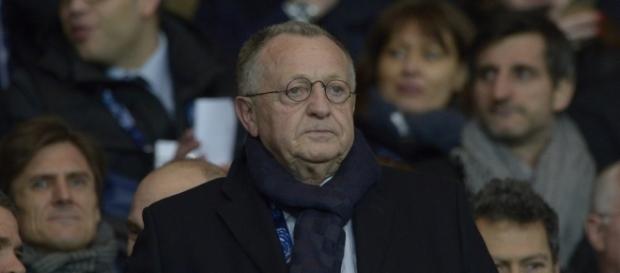 Jean Michel Aulas va devoir trouver un autre défenseur ! Jean Michel Aulas va devoir trouver un autre défenseur !