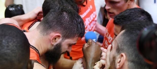 Los jugadores del Valencia Basket celebran el 2-1 Los jugadores del Valencia Basket celebran el 2-1