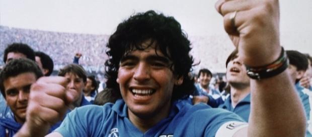 Maradona a Napoli per la cittadinanza onoraria: niente partita-evento al San Paolo, ecco quando e dove Maradona a Napoli per la cittadinanza onoraria: niente partita-evento al San Paolo, ecco quando e dove