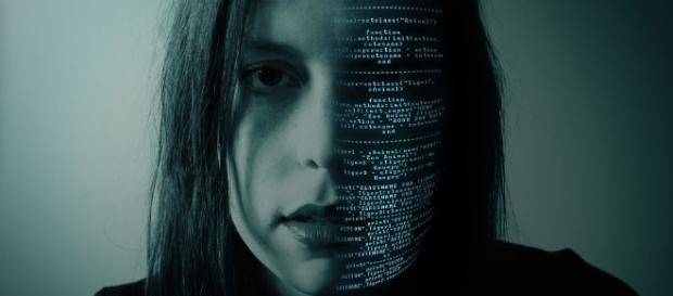 Représentation d'une "femme logicielle" programmé par les hackers Représentation d'une "femme logicielle" programmé par les hackers
