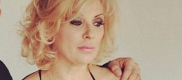 Tina Cipollari in lacrime - velvetgossip.it Tina Cipollari in lacrime - velvetgossip.it