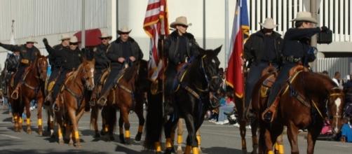 Texas Sheriffs at parade in downtown Houston, TX. / Image by Ed Uthman via Flickr | CC BY-SA 2.0